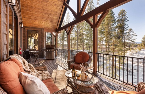 Sunriver Villa | Big Pine by AvantStay | Stunning Secluded Oregon Home w/Hot Tub