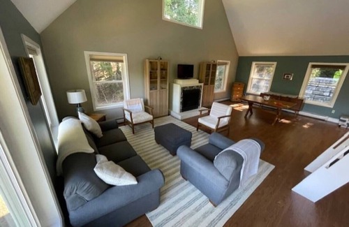 Belgrade House | Big Pines Cabin: A Waterfront Retreat