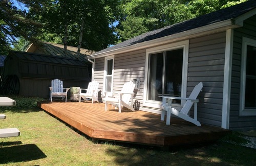 Honor Cottage | Big Platte Lake Waterfront Cottage!