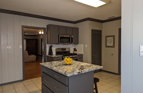 Frankston House | Big Red Comfortable, welcomes pets, & sleeps 6