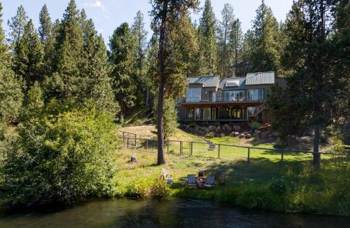 Deschutes River Woods House | Big Sky Bend - Amazing Riverfront for 12