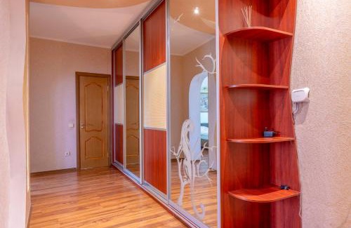 Pozniaky Apartment | Big studio apartment near River Mall