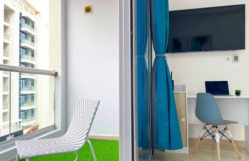 Dubai Marina Apartment | Big Studio w/Balcony and easy access to the Beach in Marina