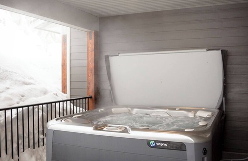 Big White Ski Resort House | BIG WHITE SKI IN SKI OUTnBRAND NEW CABIN SLEEPS 11