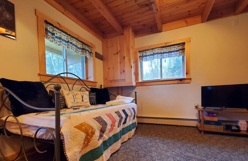Ludlow House | Bigfoot Chalet, Golf-Hike-Boat-Bike-Fish-RELAX!