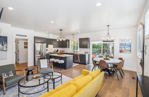 McCall House | Bighorn Basecamp- beautiful brand new home- sleeps 10- pets ok