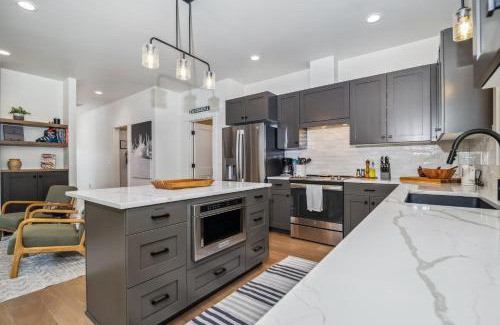 McCall House | Bighorn Basecamp- beautiful brand new home- sleeps 10- pets ok
