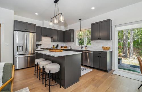 McCall House | Bighorn Basecamp- beautiful brand new home- sleeps 10- pets ok
