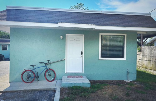 Ozona Villa | Bikes, Beaches and Quaint Floridian Downtowns