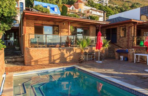 Gordons Bay Central House | Bikini Beach Villas