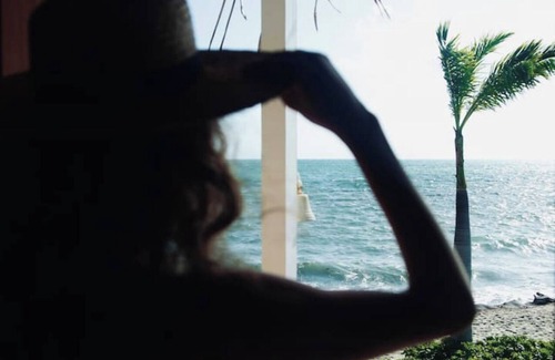 Fort George House | Bikini Cabana on Azura Beach Placencia WiFi & A/C