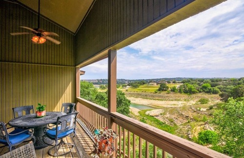 Point Venture House | Billie Jean, Lake Travis - Sleeps 8 Lake Access