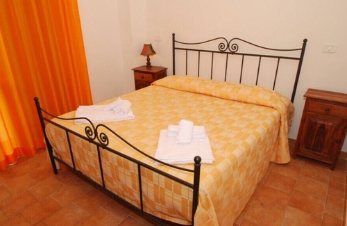 Sorano Apartment | Bilocale 2+2 - One Bedroom Apartment, Sleeps 4