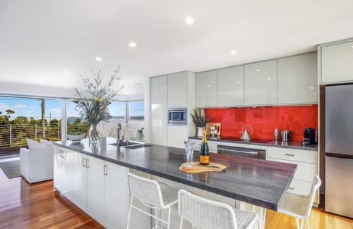 Killcare Heights House | Binalong House by HolidayCo.