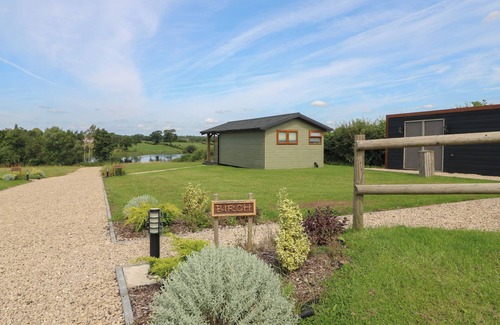 Swadlincote Cottage | BIRCH, romantic, luxury holiday cottage, with hot tub in Donisthorpe