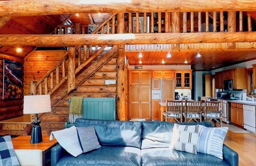 Campbellsport Cabin | Birchwood Lake Log Cabin Retreat