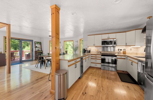Thornton House | Birchwood Retreat: spacious & modern forest refuge