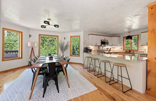 Thornton House | Birchwood Retreat: spacious & modern forest refuge