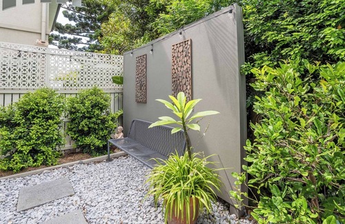 Yeronga House | BirdCall Yeronga 1Bed Couples Retreat Close to City