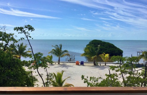 Caye Caulker Cottage | Birdhouses Hummingbird is a very unique place in the sunset side of the island.