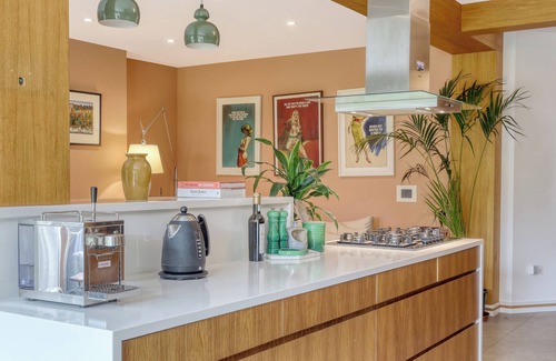Redbridge House | Birdies Nest | Stylish Golf-Side Retreat in Wanstead – Perfect London Getaway