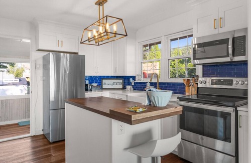 Leamington Apartment | Birds Eye View on Erie w/Hot Tub