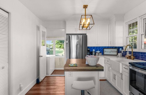 Leamington Apartment | Birds Eye View on Erie w/Hot Tub