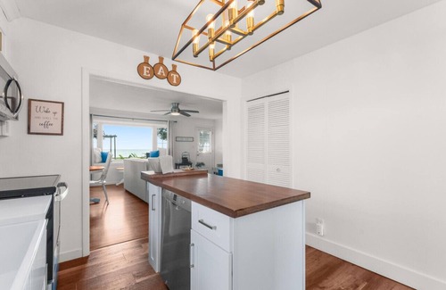 Leamington Apartment | Birds Eye View on Erie w/Hot Tub