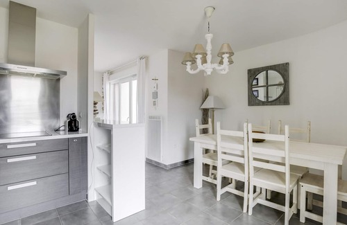 Biscarrosse Plage Apartment | Biscarrosse Beach: Modern 2-BR Apt, Near Center, Walk to Ocean, Parking, Terrace