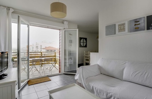 Biscarrosse Plage Apartment | Biscarrosse Beach: Modern 2-BR Apt, Near Center, Walk to Ocean, Parking, Terrace