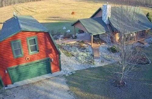 Beulah House | Bison Acres Close to Crystal Mt with Hot Tub