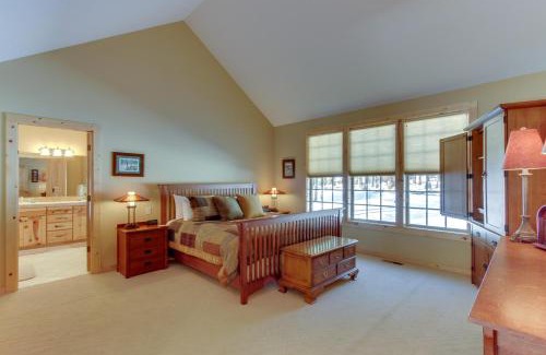 Black Butte Ranch House | Black Butte Manor Bordering Forest