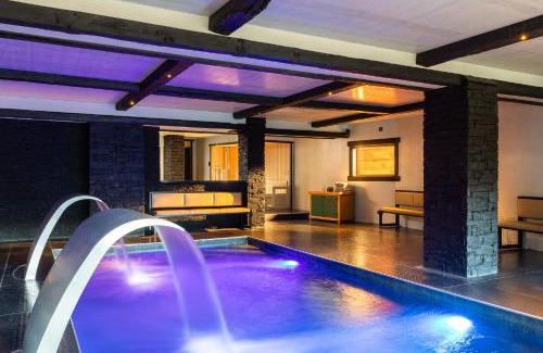 Les Brevieres Ski Chalet | Black Diamond - Chalet Babylon