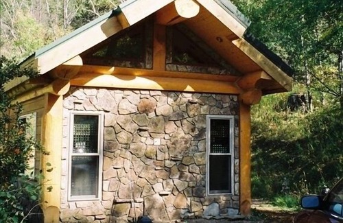 Hill City Cabin | Black Hills Sanctuary - Cabin for Couples