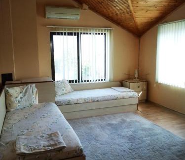 Chernomorets House | Black Pearl