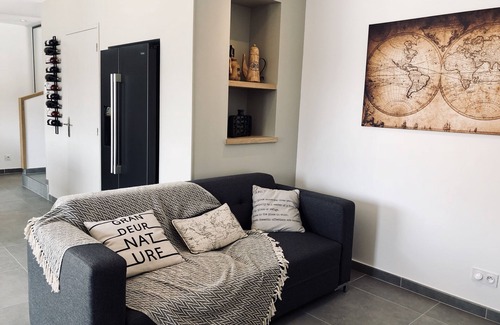 Palau-del-Vidre Villa | Black Villa with private pool