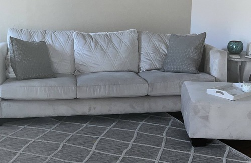 West Arlington House | Black, White, and Some Gray Cozy Stay