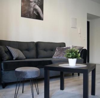 Torun Apartment | Black & White Apartament