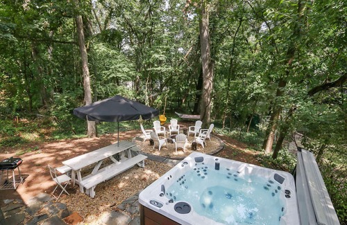 Michiana Cabin | Blackberry Cabin of Michiana with a hot tub