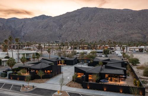 Downtown Palm Springs Hotel | Blackhaus B10 by AvantStay Modern Room Pool