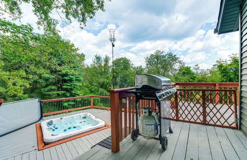 Blacksburg House | Blacksburg Hideaway w/Hot Tub ~ 5 Mi to Campus!