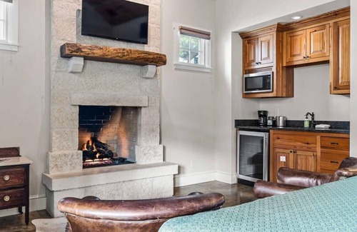 Fredericksburg Cabin | Blacksmith Quarters: The Louise|DT|Hot Tub