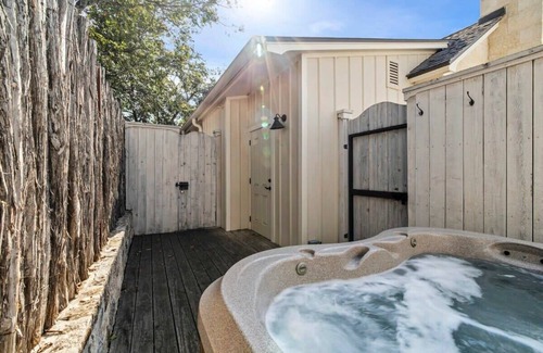 Fredericksburg Cabin | Blacksmith Quarters: The Louise|DT|Hot Tub
