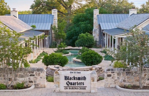 Fredericksburg Cabin | Blacksmith Quarters: The Louise|DT|Hot Tub