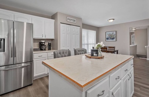 St. Charles House | Blair's House in St. Charles - Long Stays Welcome