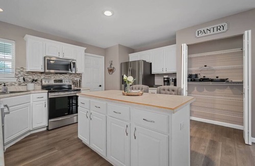 St. Charles House | Blair's House in St. Charles - Long Stays Welcome