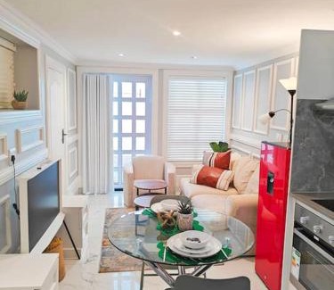 Greater Johannesburg Metropolitan Area House | Blessed Luxury Cottage into Nature in Sandton Apartment in Sandton