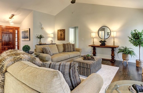 Big Canoe House | Blissful Escape | Relax on the screened-in porch and cook in the gourmet kitchen