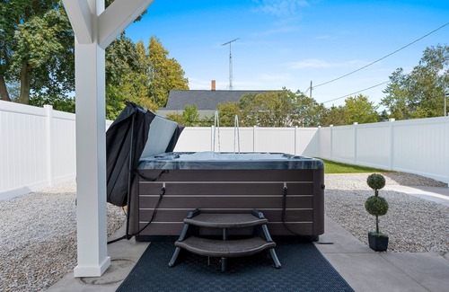 Two Rivers Apartment | Blissful Luxury Duplex Lower - 2 1/2 Blocks to the Beach