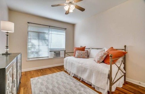 Uptown Apartment | Blissful Stay in Alamo Heights